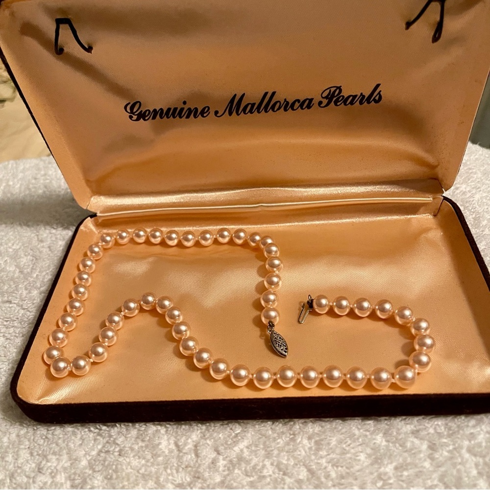 Genuine Mallorca Pearls 18 inch Strand - Picture 2 of 10